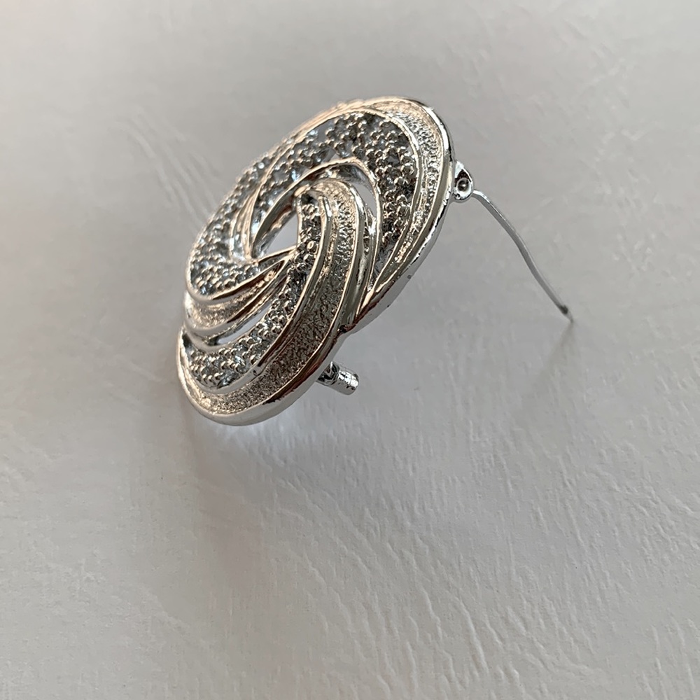 Vintage Signed Gerrys silver tone brooch